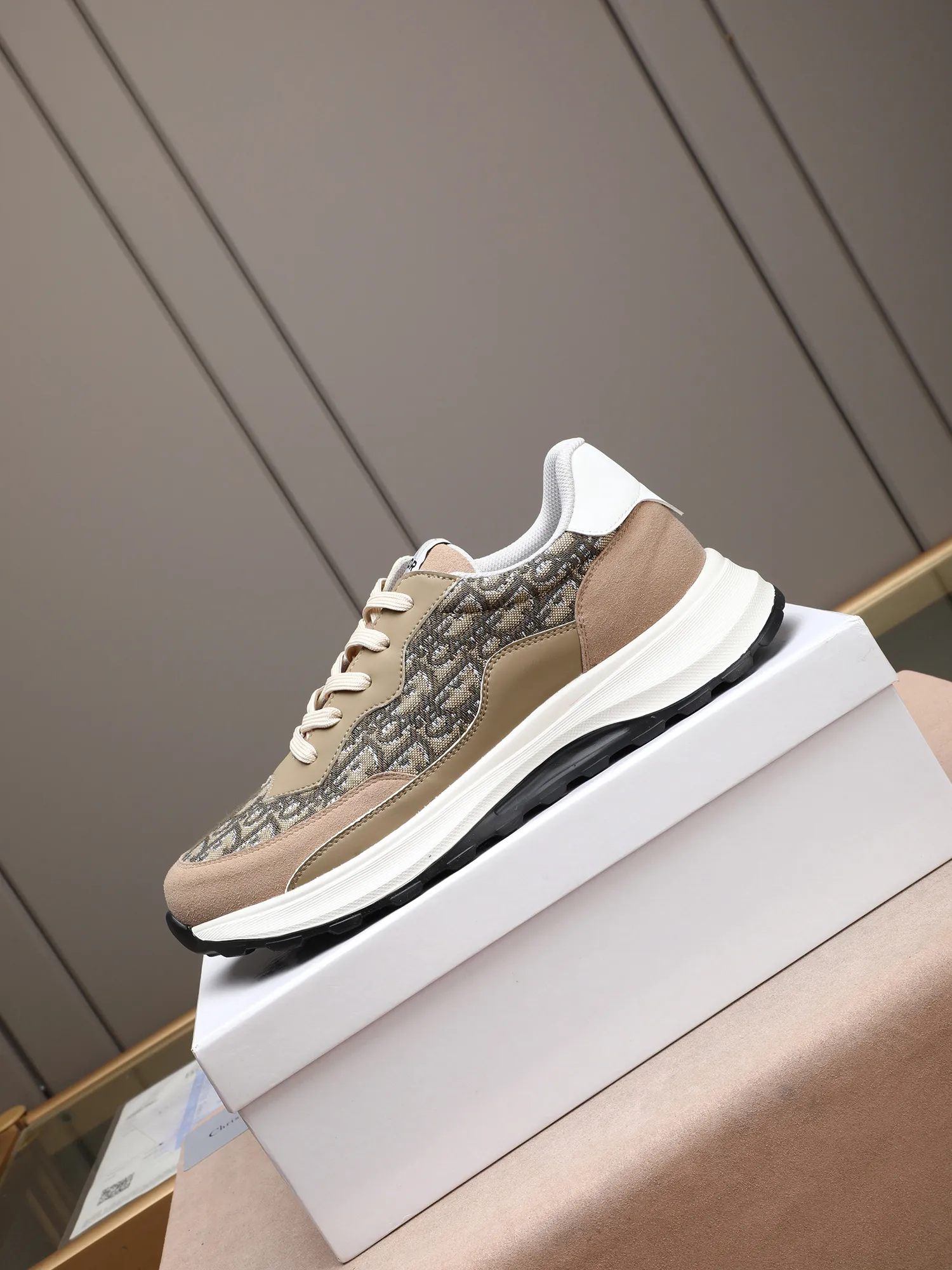 🆕🆕🆕Men's Shoes💰P460 Dior's avant-garde and versatile fashionable men's shoes are privately modeled, calfskin stitched with Dior's special waterproof fabric, fashionable, simple, stylish, eye-catching and classy. It will subvert old ideas and be a must-have for fashionistas who want to spend time with you! Must keep it for yourself! High-end comfort but low-end, high-end quality workmanship. Code number: 38-44 (45 customized) 4 colors for your choice [kiss][kiss][kiss]
